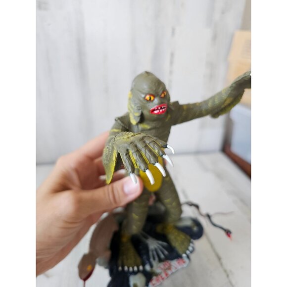 monogram‎ Creature from Blue lagoon 1994 kit 630 - Picture 7 of 10